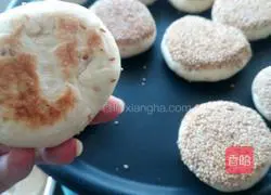 Illustration of how to make crispy sesame seed cakes 22