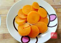 Illustration of how to make black sesame and sweet potato dough cake 5