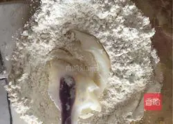 Illustration of how to make egg yolk cake 6