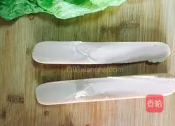 Hands Illustration of how to make cakes 5