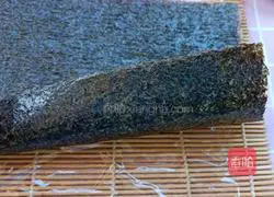 Illustration of how to make shrimp sushi 7