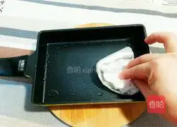 Illustration of how to make thick egg-yaki sushi 2
