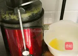 Illustration of how to make apple and egg pancakes 3