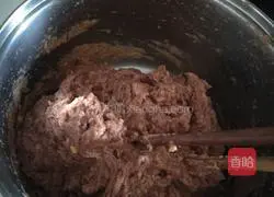 Illustration of how to make cumin beef crispy biscuits 4