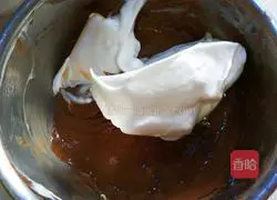 Illustration of how to make two-color cocoa cake roll 13