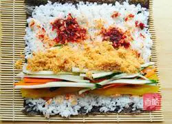 Illustration of how to make spicy meat floss sushi 5