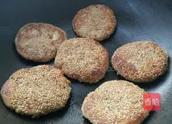 Illustration of how to make banana and sweet potato cake 8