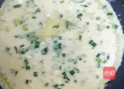 Egg and green onion cake.Illustration of how to make it 2