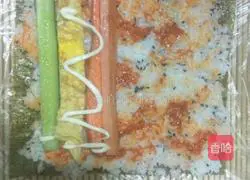 Illustration of how to make homemade sushi rolls 5