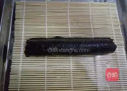 Illustration of how to make egg-skin cherry blossom sushi roll 7