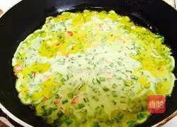 Illustration of how to make chive egg pancake 8