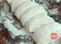 The brown sugar and red dates will be hot.Illustration of making noodles 4