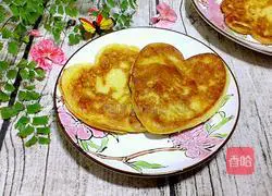 Illustration of how to make banana egg pancake 10