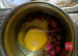 Illustration of how to make rose waffles 1