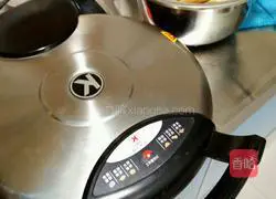 Illustration of how to make ham and potato pancakes 4