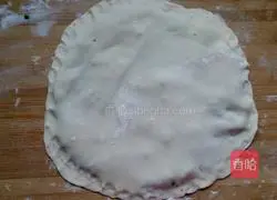 Illustration of how to make leek and fungus pizza 5