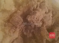 Illustration of how to make pretzel potato pancakes 3