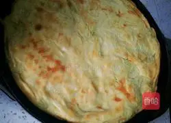 Illustration of how to make potato shredded egg pancake 6