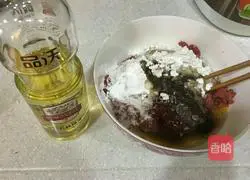 Illustration of how to make walnut-fried black pepper beef patties 6