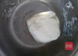 Illustration of how to make white potato pancakes 2