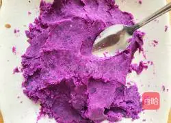 Illustration of how to make yogurt and purple sweet potato puree 3