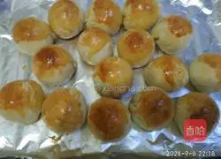 Illustration of how to make egg yolk cake 18