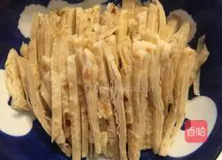 Illustration of how to make stir-fried pancakes with shredded chicken and soybean sprouts 2