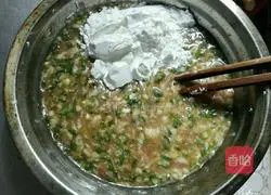 Illustration of how to make green onion and egg patties 3