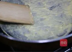 Illustration of how to make egg pancakes 4