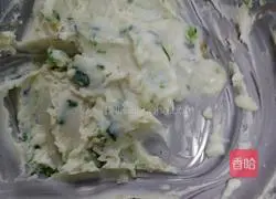 Illustration of how to make scallion oil layer cake 9