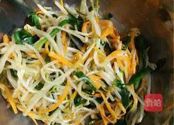 Green Illustration of how to make bean sprouts and mixed vegetable sushi 5