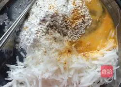 Illustration of how to make radish egg pancake 3