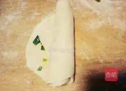 Illustration of how to make scallion pancakes 3