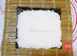 Illustration of how to make banana sushi 3