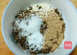 Illustration of how to make crispy prune pancake 5