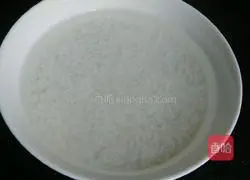 Illustration of making glutinous rice egg cake 1