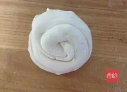 Illustration of how to make green onion pancakes 12