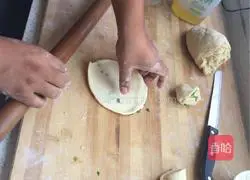 Home-style scallion pancake recipe 5