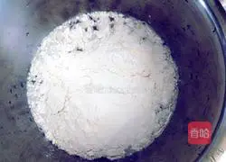 Illustration of how to make garlic purslane cake 4