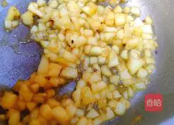 Illustration of how to make a bite of apple crisp 7