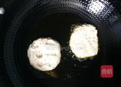 Press soy milk and fry bean dregs cakes! Illustration of how to do it 7