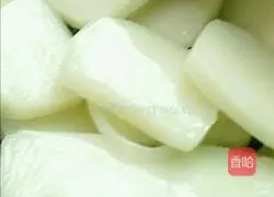 Illustration of how to make fried rice cake with eggs 2