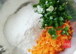 Illustration of how to make carrot egg pancake 4