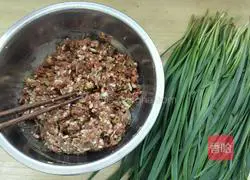 Beef and Chive Pie Recipe Illustration 1