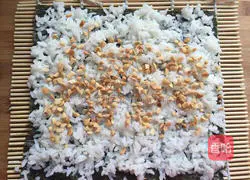 Illustration of how to make fried chicken sushi 11