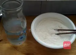 Butter Illustration of how to make green onion pancake 4