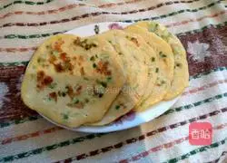 Illustration of how to make scallion egg paste cake 6