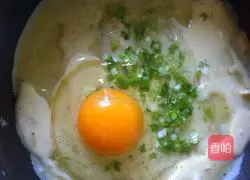 Illustration of how to make chive and sesame egg pancake 3