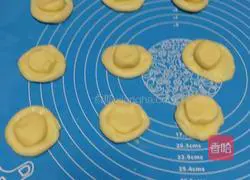 Illustration of how to make purple sweet potato cake 3