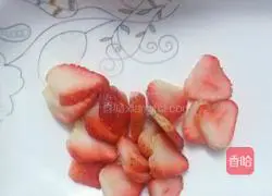 Illustration of how to make strawberry cream cake 3